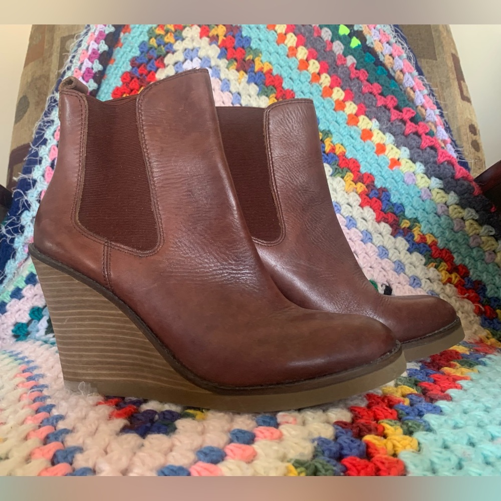 ⭐️EUC⭐️LUCKY🍀Camel Wedge Ankle Boots •Size 9.5